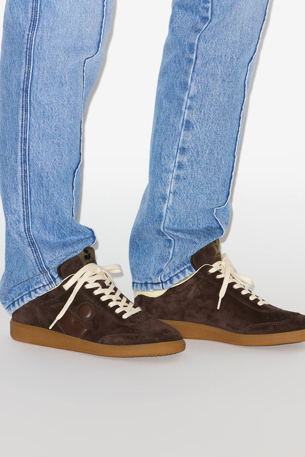 Sneakers bryce basse in pelle scamosciata - Chocolate - light yellow - Woman - 5