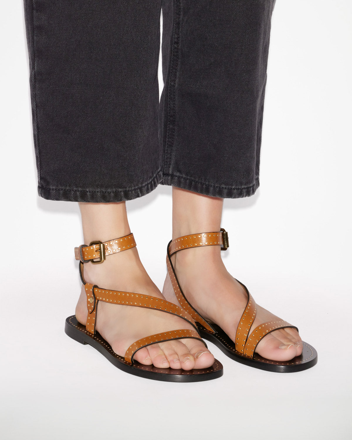 Sandalias planas de cuero suave con tachuelas jopee - Havana - Woman - 5