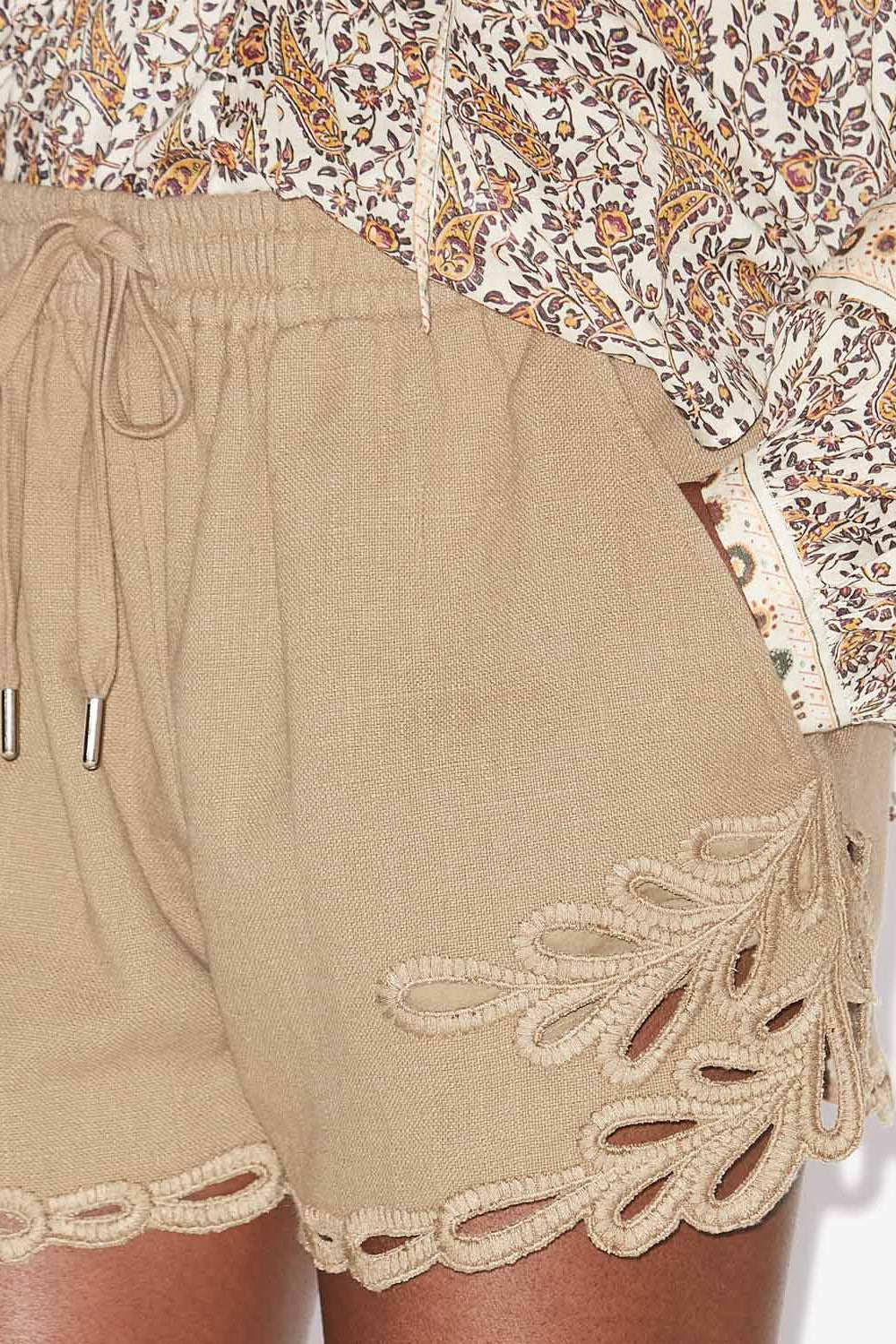 Safa 透かし刺繍入り ショートパンツ - Light khaki - Woman - 3