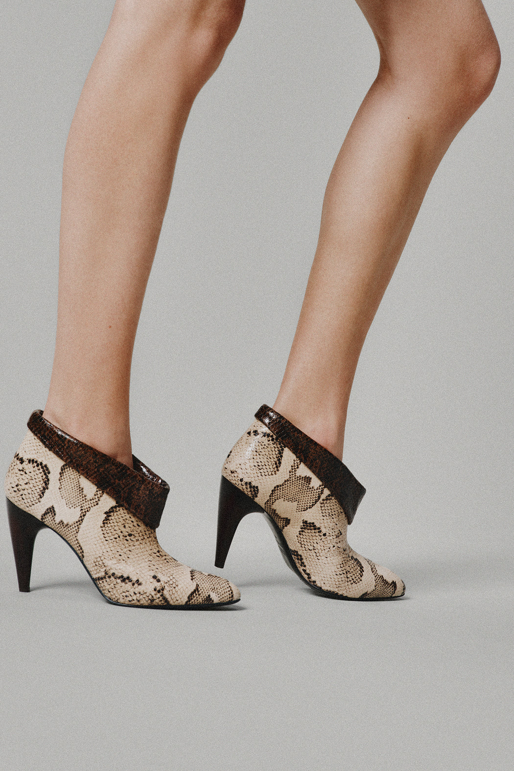 ISABEL MARANT 公式オンラインストア｜プレタポルテ、シューズ、バッグ